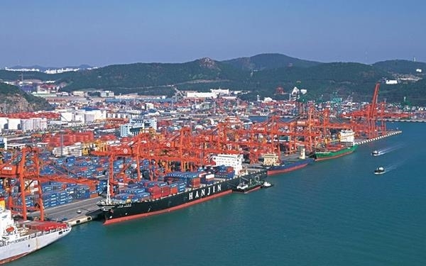 韩国港口货物运量下滑 集装箱中转量提升